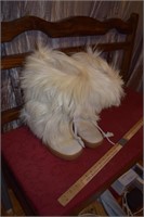 Women Sz 9.5 Pajar Boots with the Fur