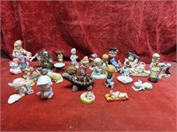 Figurine lot assorted.