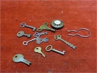 Old skeleton keys & other lot.