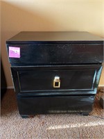 Vintage United furniture Co. 3-drawer dresser #253