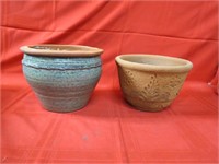 (2)Pottery flower pots.