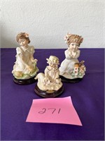Three Giuseppe Armani figurines #271