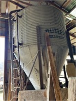 LARGE GRAIN STORAGE BIN ,  HOLDING CAP?