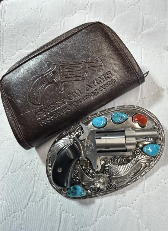 STERLING SILVER BELT BUCKEL W/ PERCUSSION REVOLVER