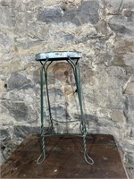 VTG. TWISTED IRON LEG KITCHEN STOOL