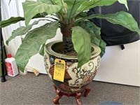 PLANT IN PLANTER WITH WOOD BASE