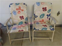 Pair of folding chairs (G)