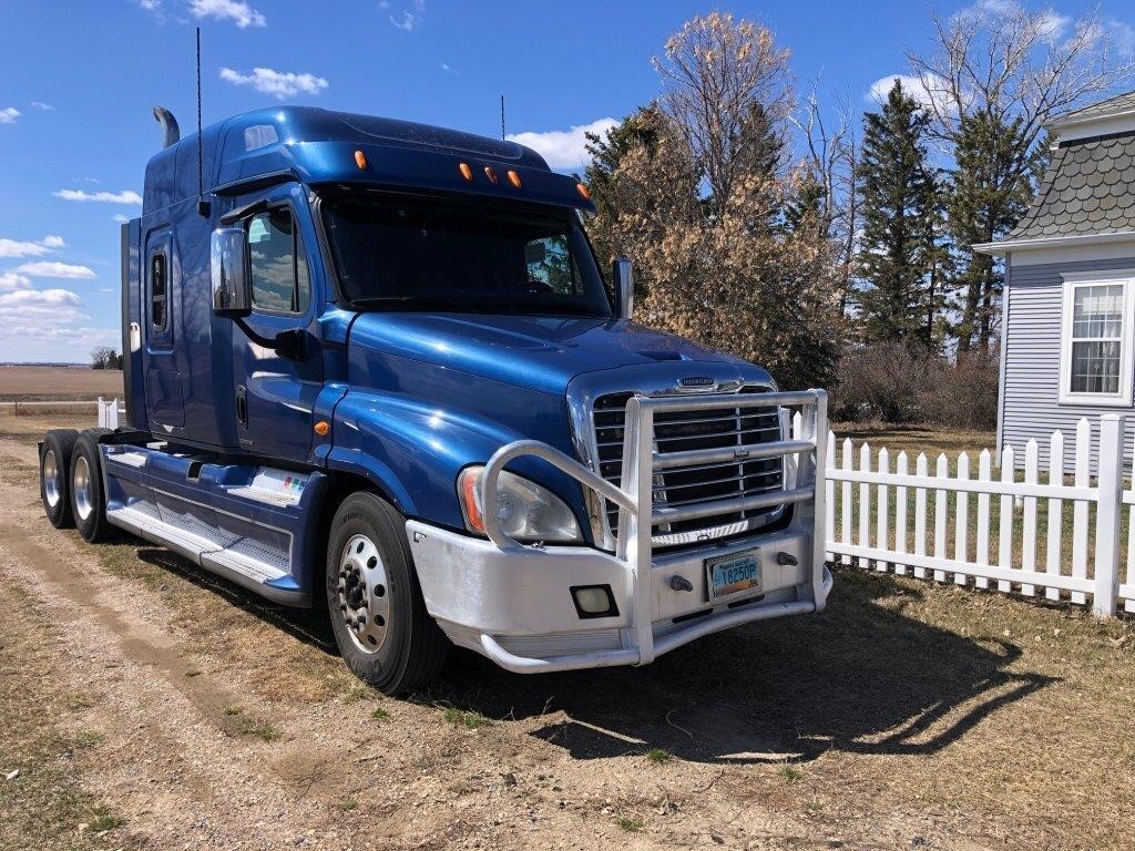 2010 Freightliner Cascadia 125 Semi