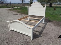 country White Full Size Bed