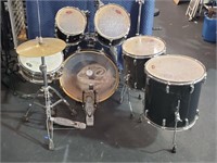 7 piece Pearl Vision Drum Set