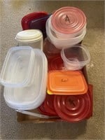 Rubbermaid containers with lids