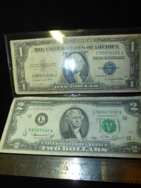 1935G US $1 Silver Certificate & 1976 US $2 Bill