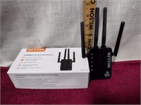 Neteda 1200MBS Dual band WiFi Extender