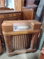 Antique Philco 1946 Console Radio