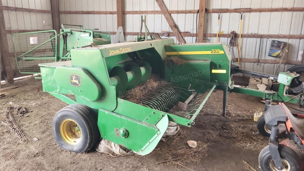 John Deere 338 Square Baler & 42 Thrower