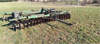 John Deere 1120 16' Disk w/ JD Cylinder