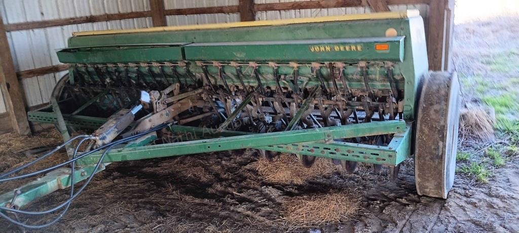 John Deere Grain Drill 8200