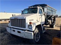 1986 GMC Brigadier 3 ton w/hopper tank