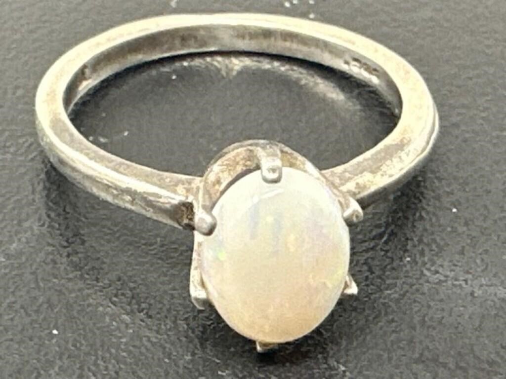 Sz.6 925 Sterling Silver & Opal Ring 2.00 Grams