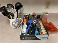 Kitchen utensils (K)