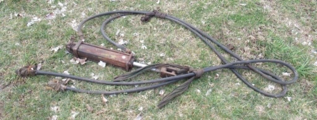 Hydraulic cylinder with hose.