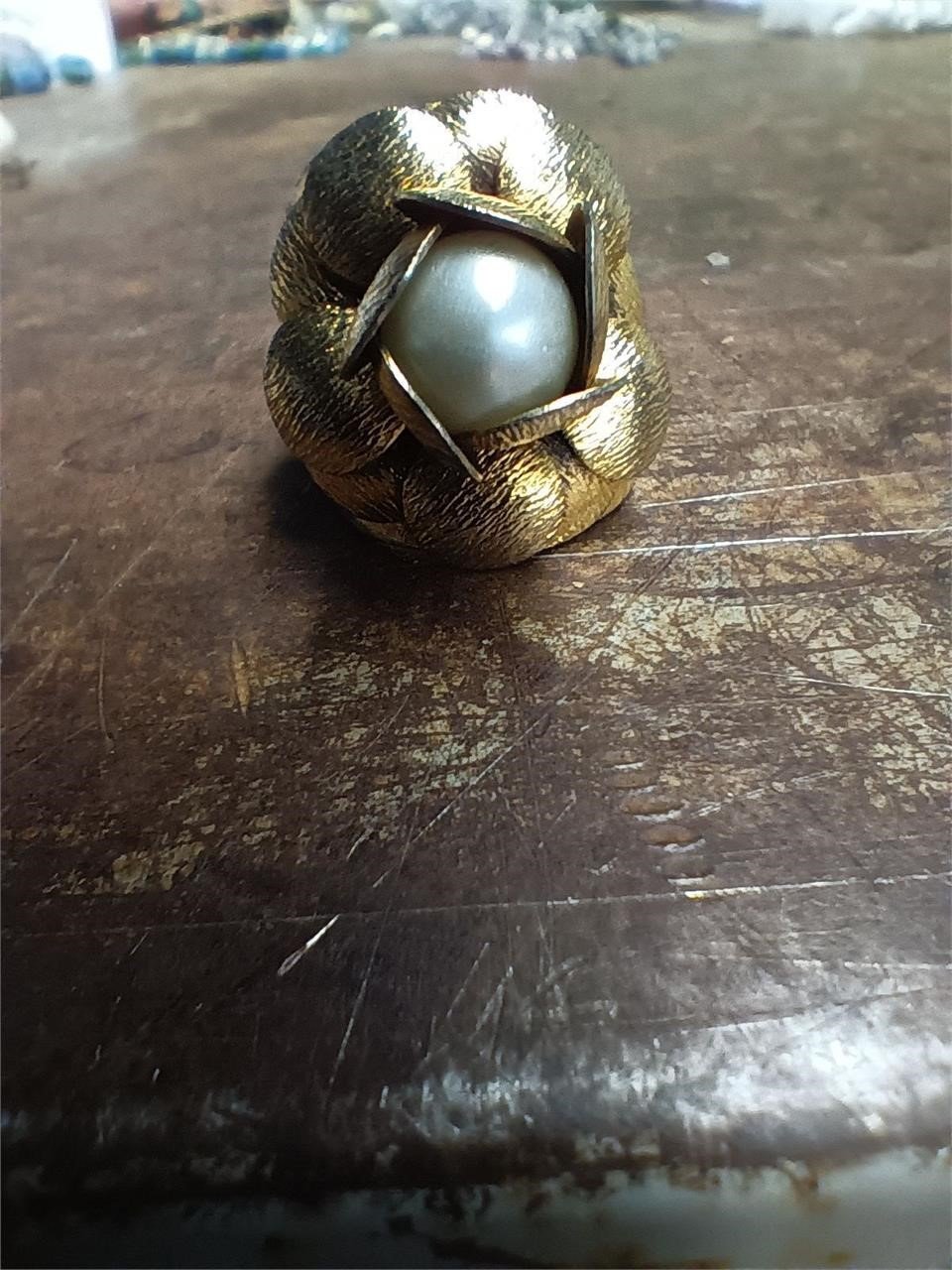 gold toned pearl costume jewelry ring