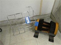 2 items - Chaseburg "scrusher" and wire rack