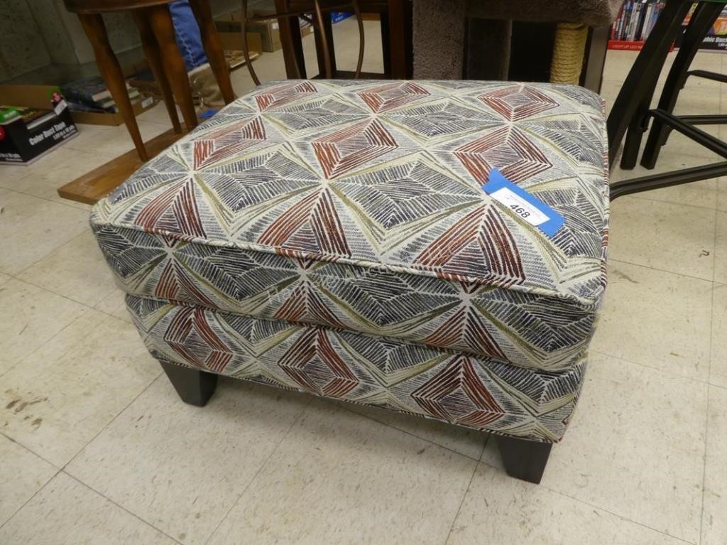 Upholstered ottoman 26x21x17"