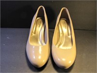 Comfort Plus Predictions Size 7-1/2M Tan Heels