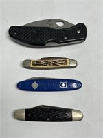 4 Assorted Pocket Knives 2 with damage