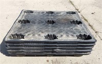 5 PLASTIC PALLETS