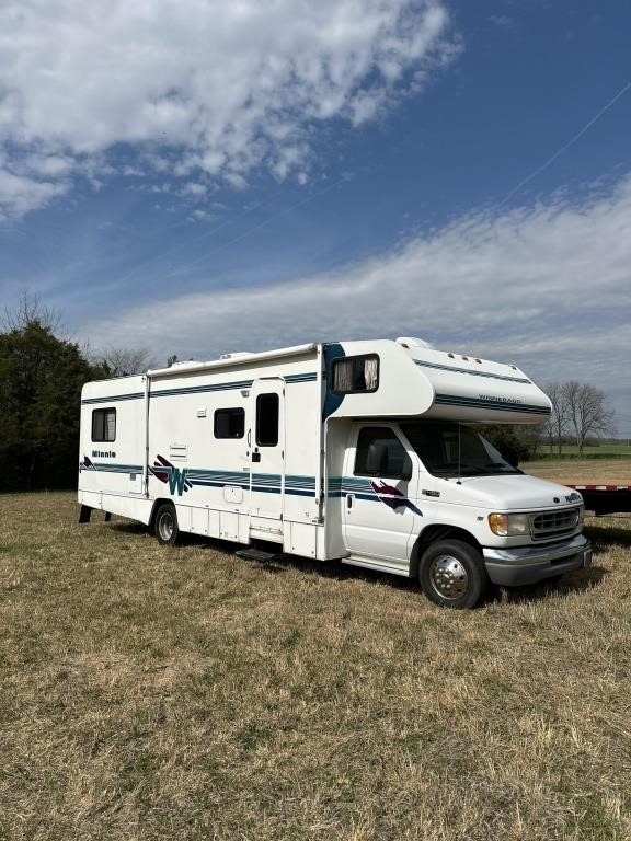 1999 Winnebago Minnie Winnie Ford F-450 Motorhome