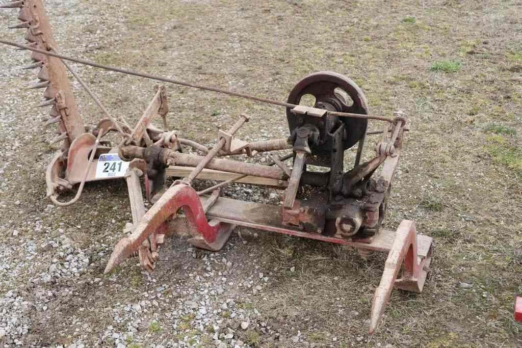 IH 2PTH SIDE MOWER