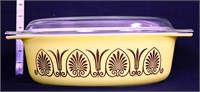 Vintage Pyrex golden classic 045 oval dish w/ lid