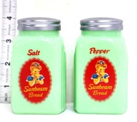 Pair jadeite Sunbeam salt/pepper shakers