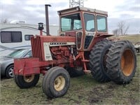 Farmall 806 Diesel Tractor w/ Duals