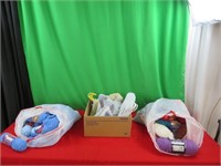 Plastic hangers & 2 bags of yarn