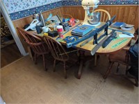 Kitchen Table And 5 Chairs