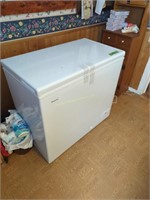 Small Hot Point Chest Freezer Working