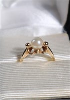 10K gold & pearl ring size 6