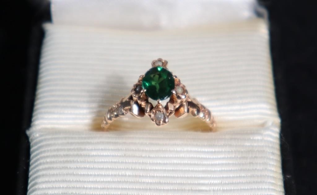 Beautiful antique 9K gold ring size 7 3/4
