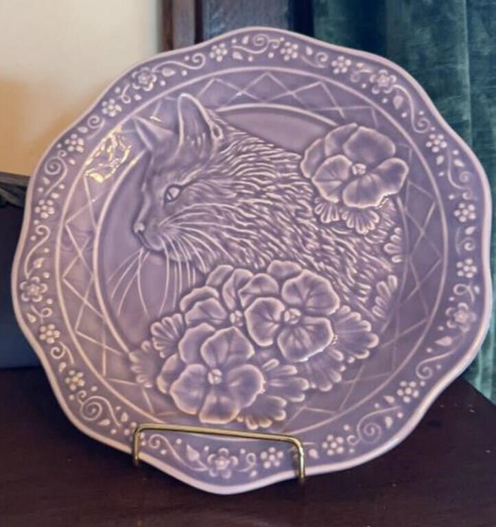 Set of 4 purple cat design plates and stands