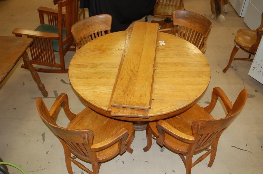 Round Dining Table W/ 5 Chairs & 4 Leaves