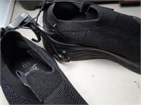 New 6-1/2 Black Avia Shoes