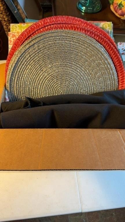 Box lot of placemats and table runners