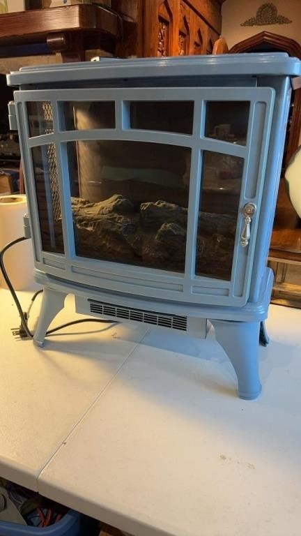 Electric fireplace heater with remote