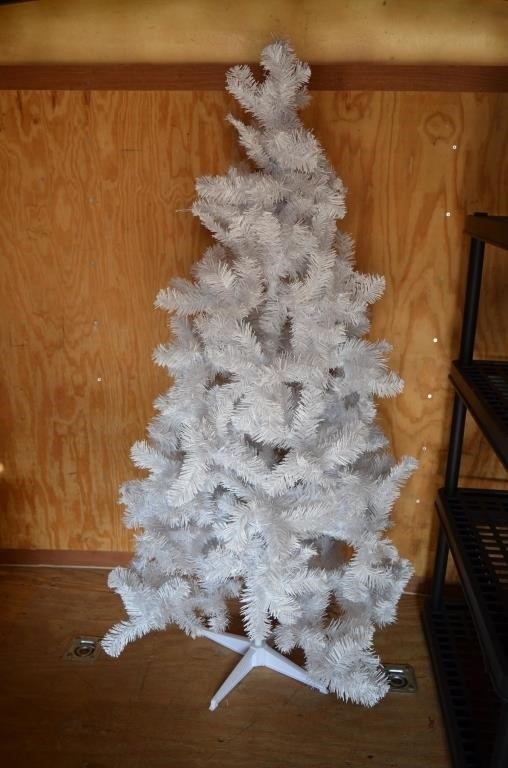 White 6 Ft Christmas Tree