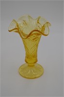 Fenton Buttercup Daffodil Vase