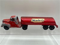 Vintage Tootsietoy Mobil truck