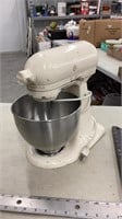 Kitchen Aid mixer works